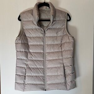 Eddie Bauer silver grey Light Tan Puffer Vest size lg, smoke free and euc